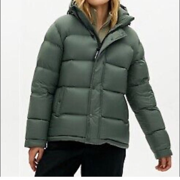 Aritzia Jackets & Blazers - TNA Super puff Regular